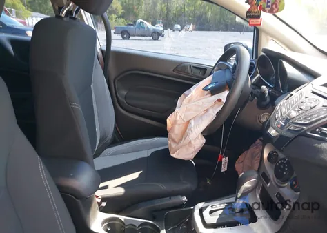 2018 Ford Fiesta Se z USA, uszkodzony, nr VIN 3FADP4BJ9JM117574